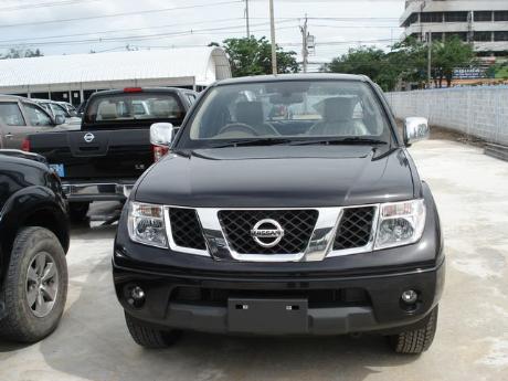 Images (Pics) of new and used Extra Cab Nissan Navara from Thailand's and Dubai's top new and used Nissan Navara Single, Extra and Double Cab dealer and exporter Sam Motors